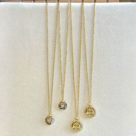 Taylor Swift Heart Hands Sign Fearless Eras Gold Necklace Pendant - Picture 4 of 7